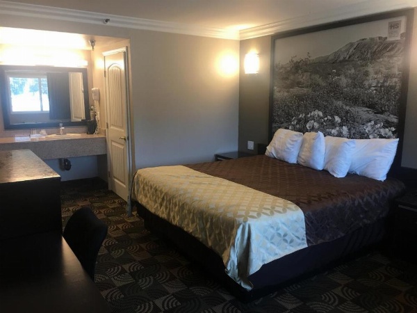 Hotel Seville - Ontario Airport/Chino image 16